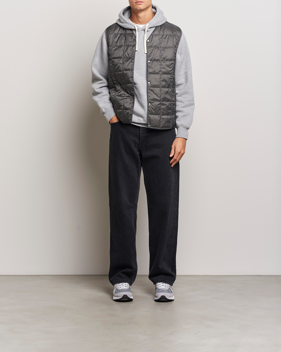 Mies | Takit | TAION | V-Neck Lightweight Down Vest Dark Grey