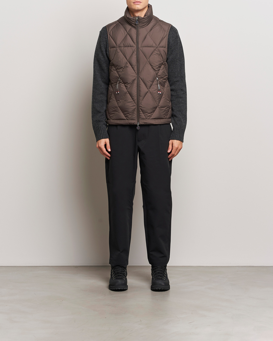 Mies | Takit | Moncler | Aroula Quilted Down Vest Dark Brown