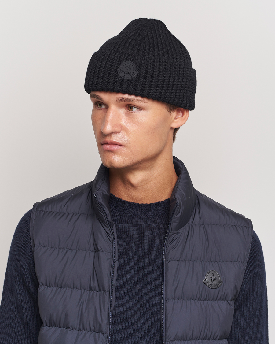 Mies | Moncler Tonal Logo Beanie Black | Moncler | Tonal Logo Beanie Black