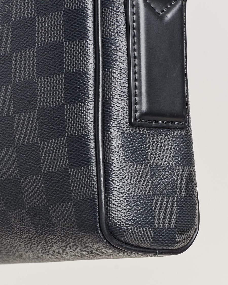 Mies | Louis Vuitton Pre-Owned Dayton Reporter MM Damier Graphite | Louis Vuitton Pre-Owned | Dayton Reporter MM Damier Graphite