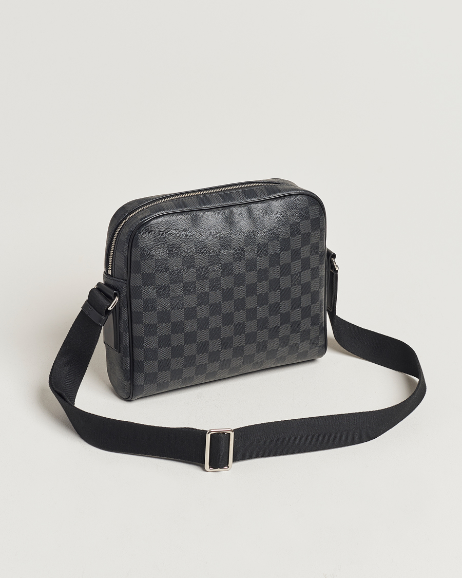 Mies | Louis Vuitton Pre-Owned Dayton Reporter MM Damier Graphite | Louis Vuitton Pre-Owned | Dayton Reporter MM Damier Graphite