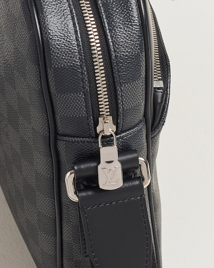 Mies | Louis Vuitton Pre-Owned Dayton Reporter MM Damier Graphite | Louis Vuitton Pre-Owned | Dayton Reporter MM Damier Graphite