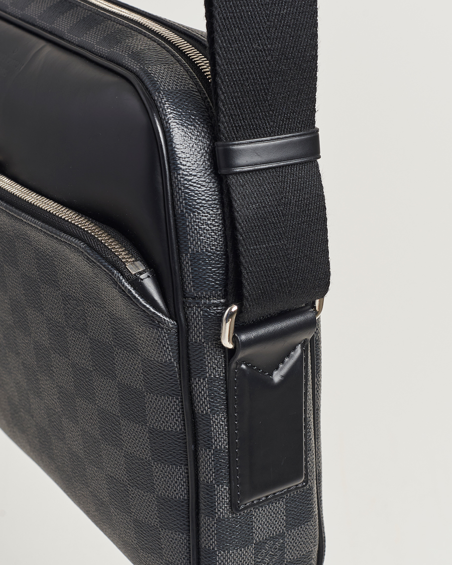 Mies | Louis Vuitton Pre-Owned Dayton Reporter MM Damier Graphite | Louis Vuitton Pre-Owned | Dayton Reporter MM Damier Graphite