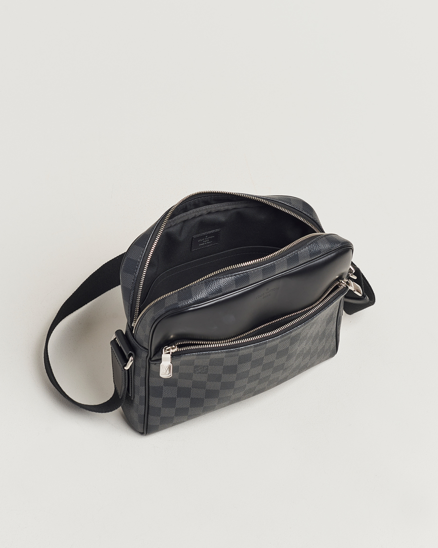 Mies | Louis Vuitton Pre-Owned Dayton Reporter MM Damier Graphite | Louis Vuitton Pre-Owned | Dayton Reporter MM Damier Graphite