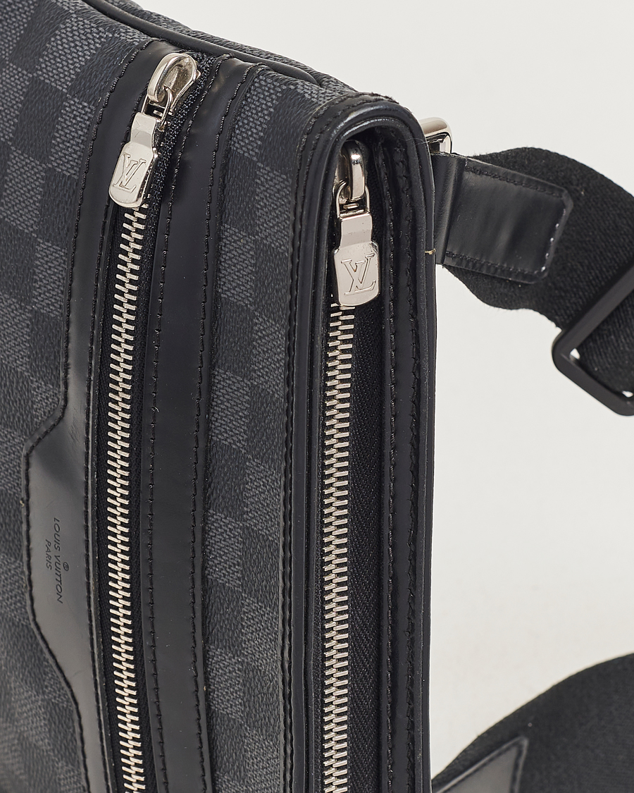 Mies | Louis Vuitton Pre-Owned Thomas Messenger Bag Damier Graphite | Louis Vuitton Pre-Owned | Thomas Messenger Bag Damier Graphite