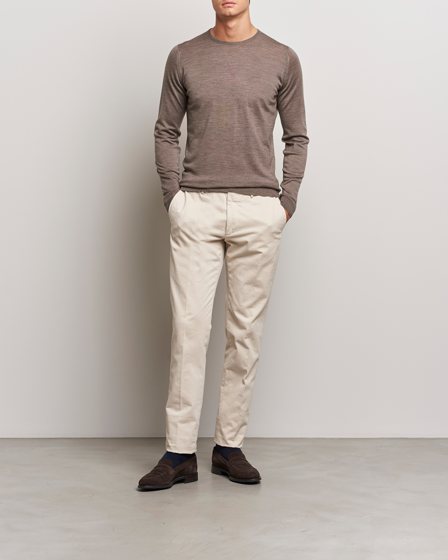Mies | Puserot | John Smedley | Lundy Extra Fine Merino Crew Neck Mushroom Brown