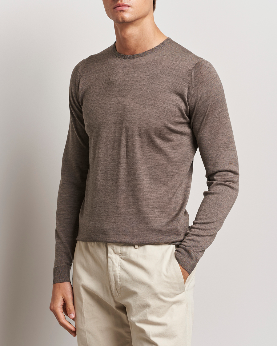 Mies | Puserot | John Smedley | Lundy Extra Fine Merino Crew Neck Mushroom Brown