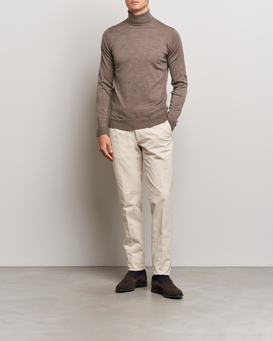 Mies | Puserot | John Smedley | Cherwell Extra Fine Merino Rollneck Mushroom Brown