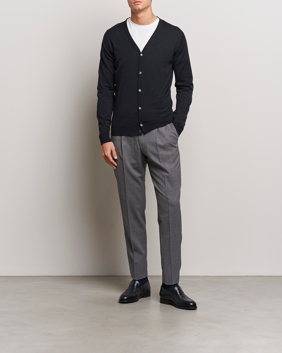 Mies | Puserot | John Smedley | Petworth Extra Fine Merino Cardigan Black