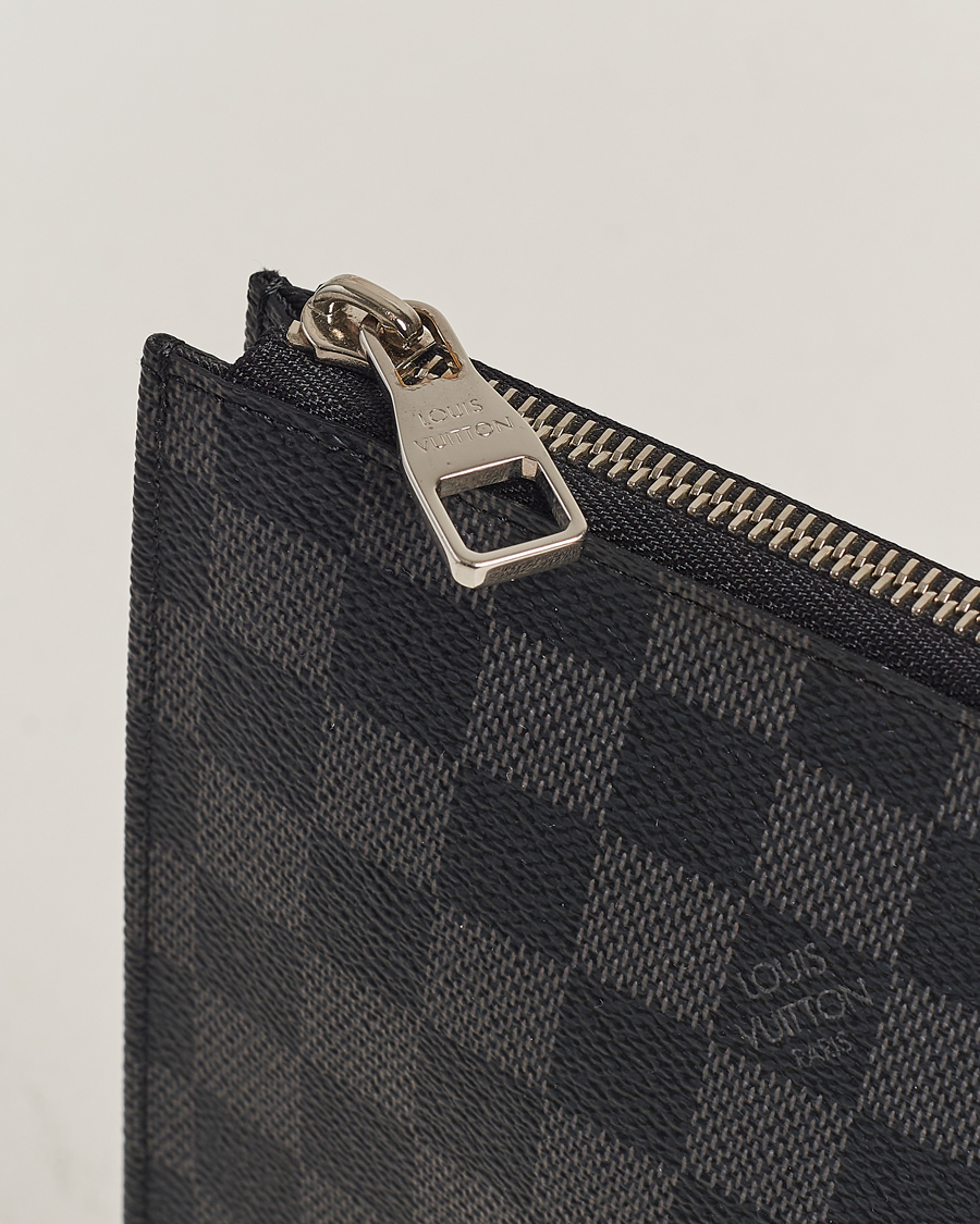 Mies | Louis Vuitton Pre-Owned Poche Joule GM Clutch Bag Damier Graphite | Louis Vuitton Pre-Owned | Poche Joule GM Clutch Bag Damier Graphite