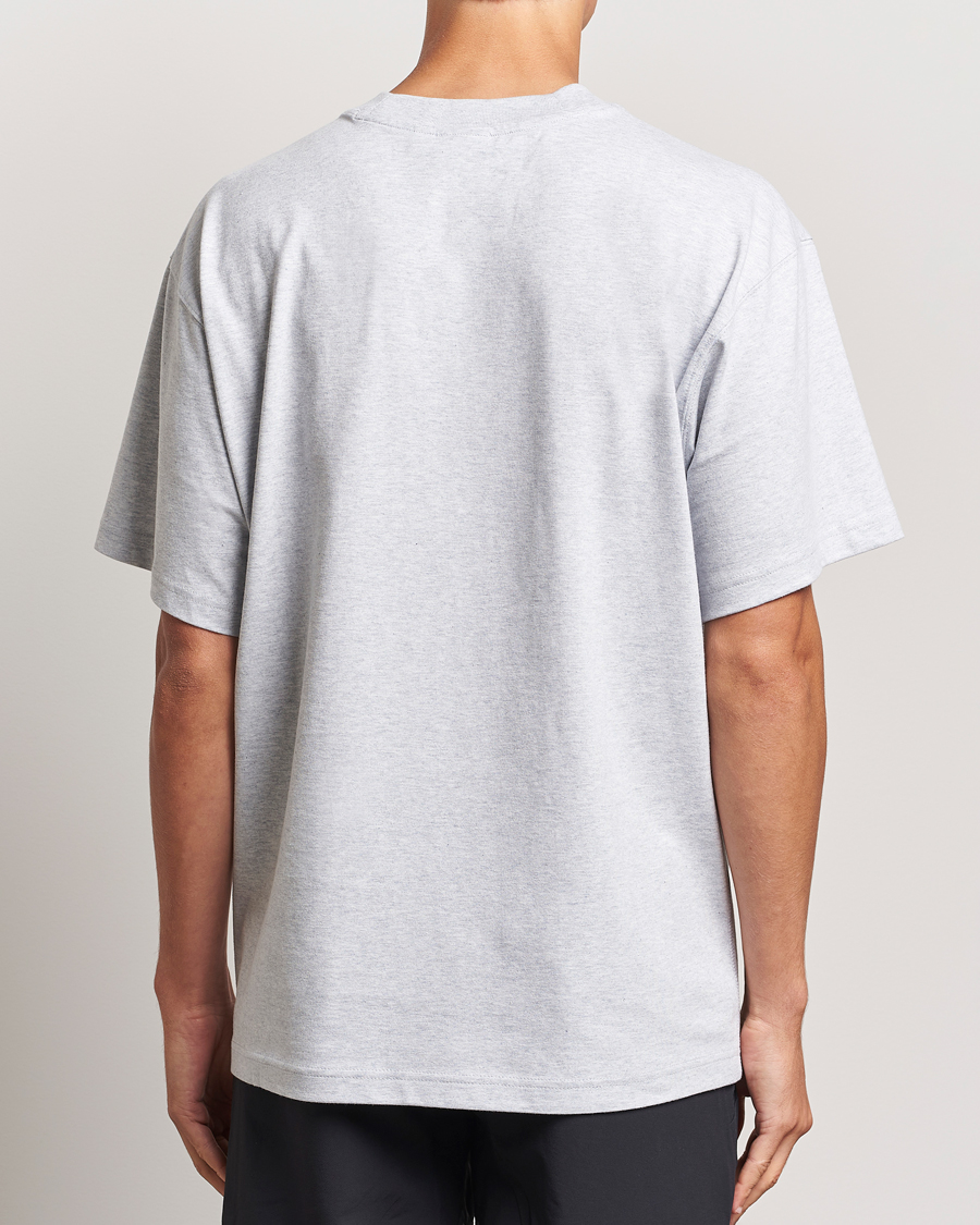 Mies | T-paidat | adidas Originals | Essential Crew Neck T-Shirt Light Grey