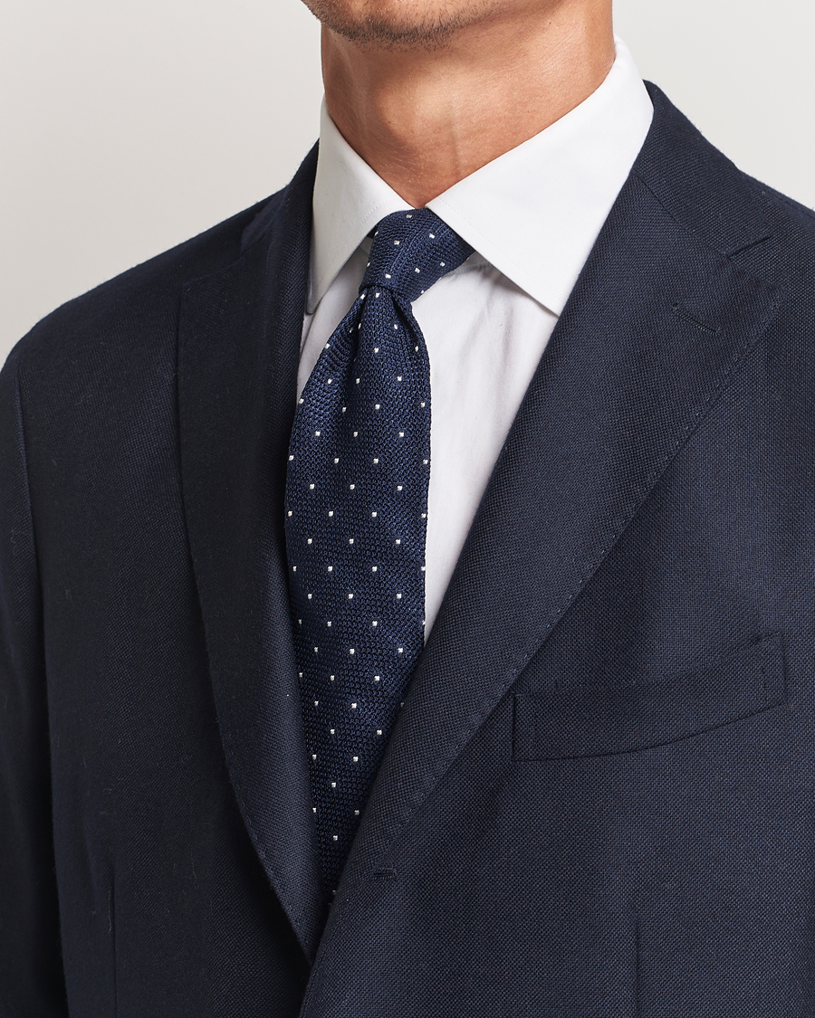 Mies | Amanda Christensen Silk Grenadine Dot 8cm Tie Navy | Amanda Christensen | Silk Grenadine Dot 8cm Tie Navy