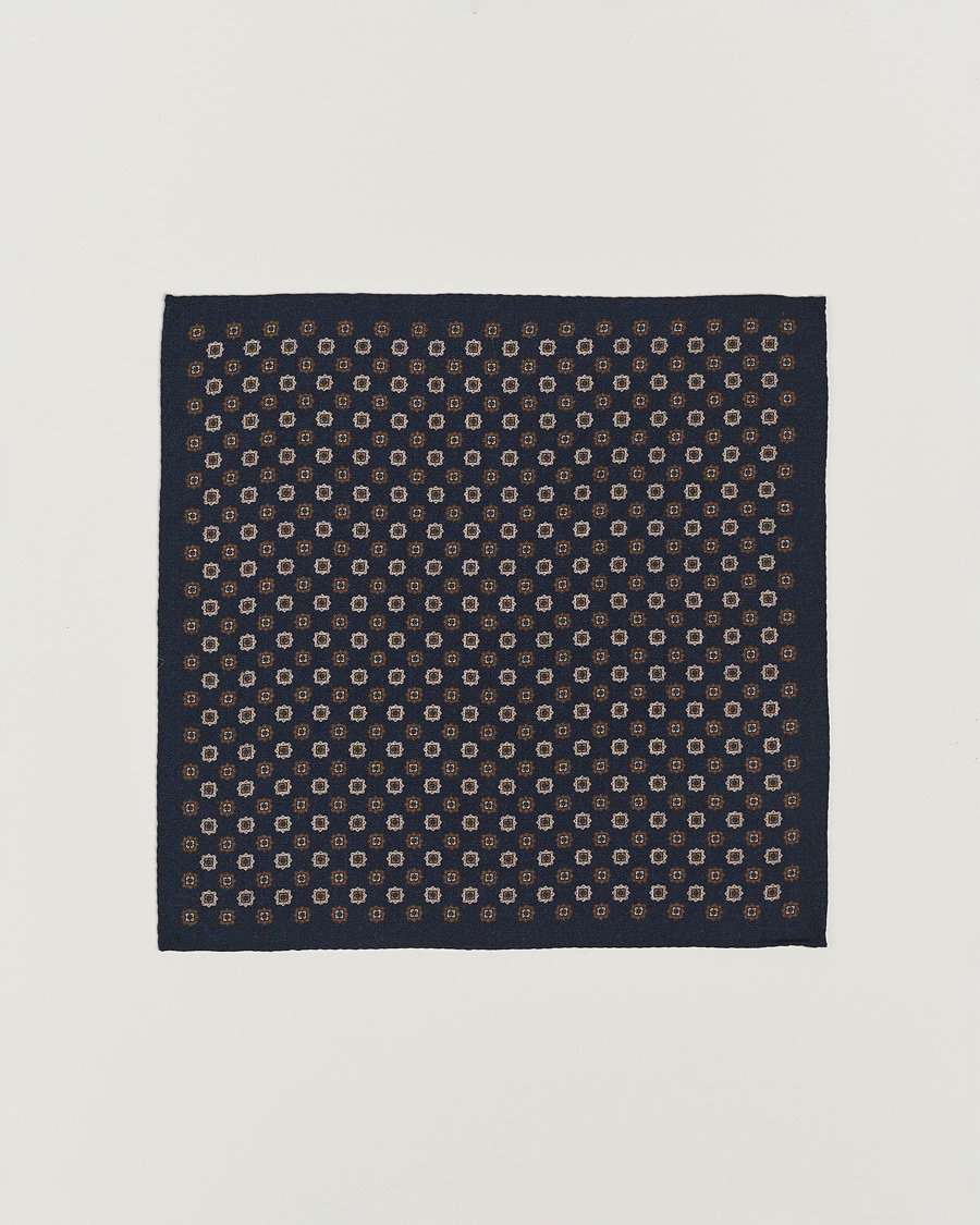 Mies | Amanda Christensen Wool Flannel Printed Flower Pocket Square Navy | Amanda Christensen | Wool Flannel Printed Flower Pocket Square Navy