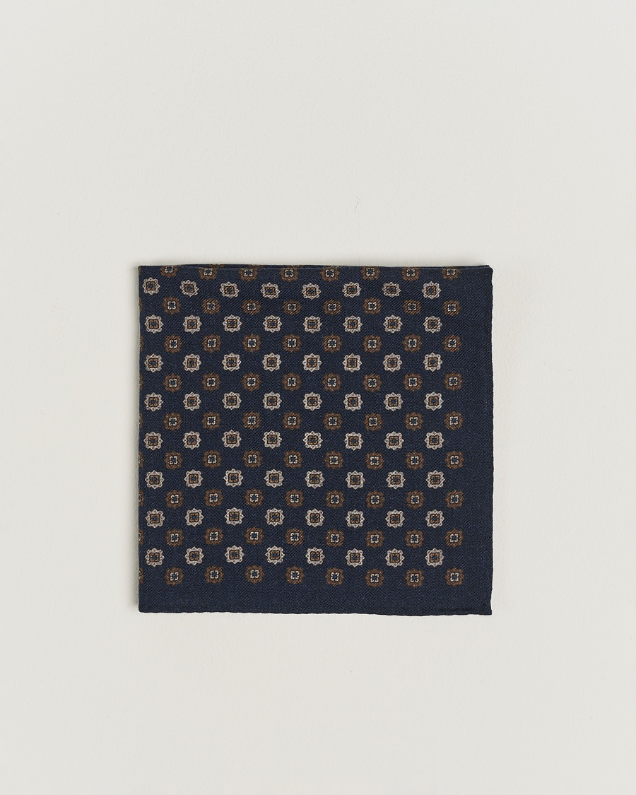 Mies | Amanda Christensen Wool Flannel Printed Flower Pocket Square Navy | Amanda Christensen | Wool Flannel Printed Flower Pocket Square Navy