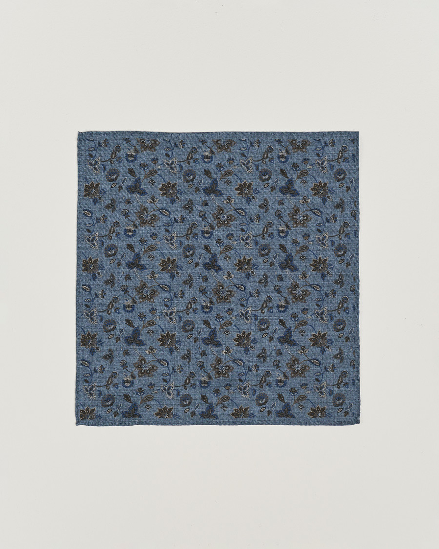 Mies | Amanda Christensen Wool Flannel Printed Flower Pocket Square Blue | Amanda Christensen | Wool Flannel Printed Flower Pocket Square Blue