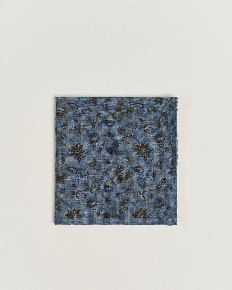 Mies | Amanda Christensen Wool Flannel Printed Flower Pocket Square Blue | Amanda Christensen | Wool Flannel Printed Flower Pocket Square Blue
