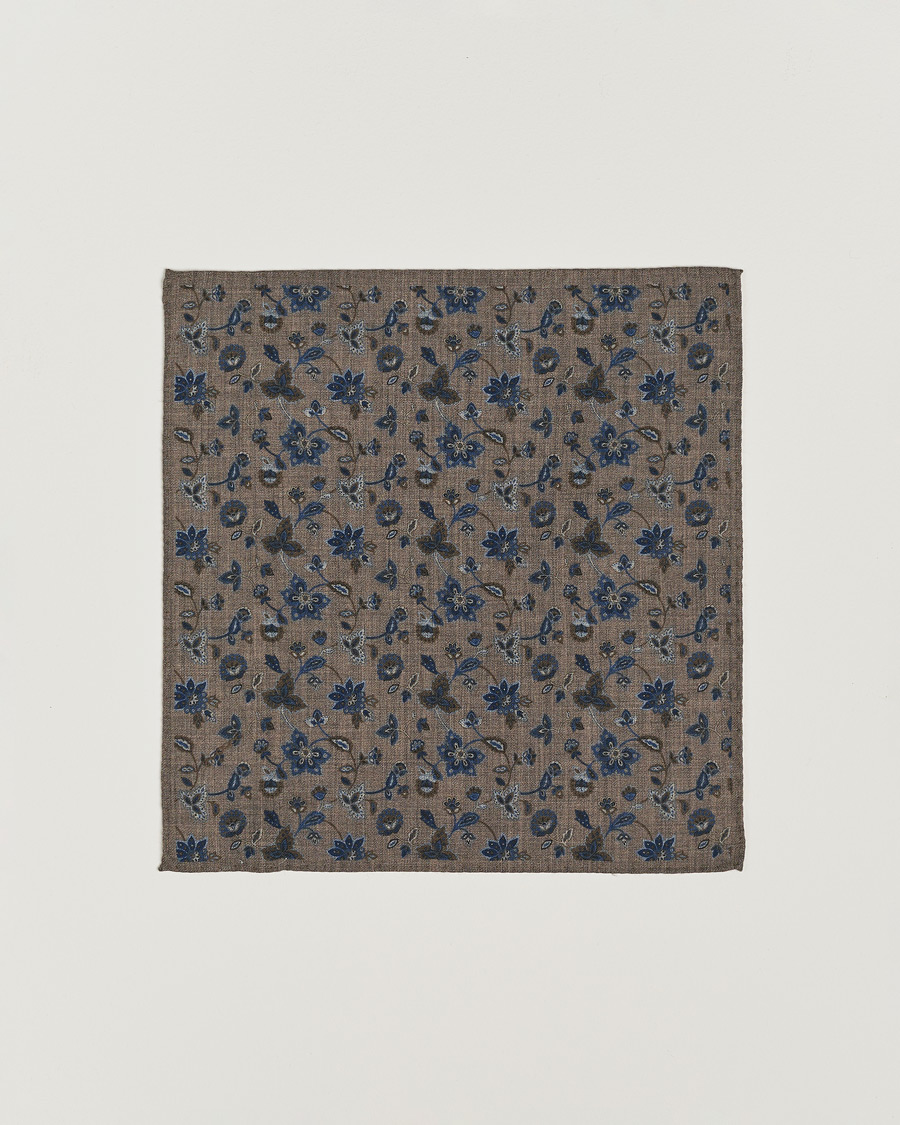 Mies | Amanda Christensen Wool Flannel Printed Flower Pocket Square Brown | Amanda Christensen | Wool Flannel Printed Flower Pocket Square Brown