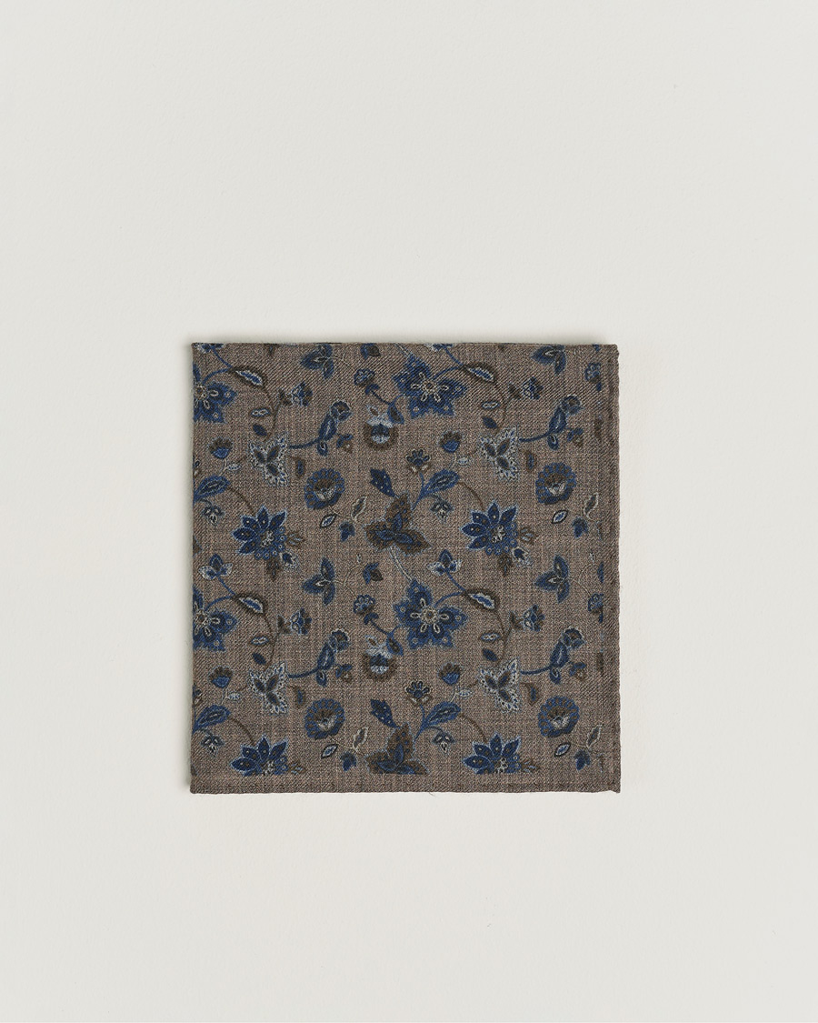 Mies | Amanda Christensen Wool Flannel Printed Flower Pocket Square Brown | Amanda Christensen | Wool Flannel Printed Flower Pocket Square Brown