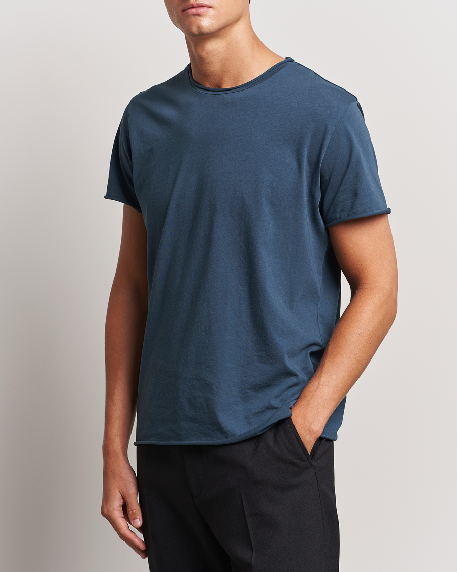 Mies | T-paidat | Filippa K | Roll Neck Crew Neck T-Shirt Dawn Blue