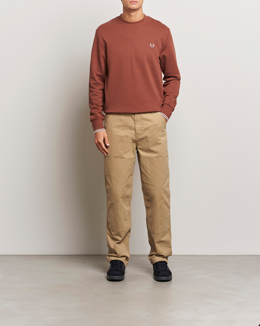 Mies | Puserot | Fred Perry | Crew Neck Sweatshirt Whiskey Brown