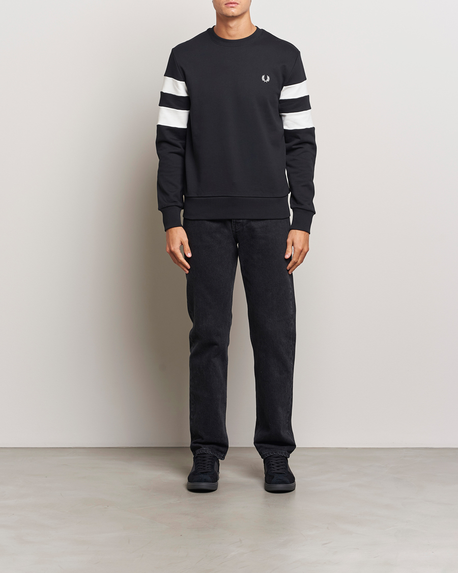 Mies | Puserot | Fred Perry | Tipped Sleeve Crew Neck Sweatshirt Black