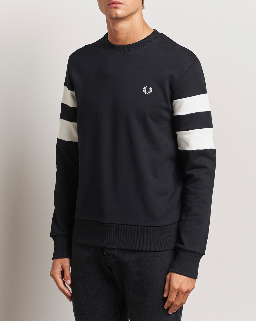 Mies | Puserot | Fred Perry | Tipped Sleeve Crew Neck Sweatshirt Black