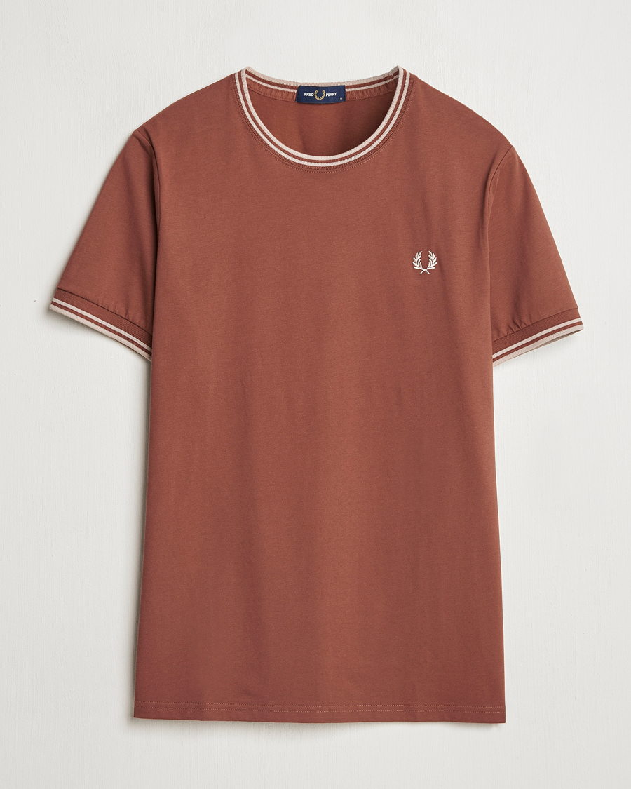 Mies | T-paidat | Fred Perry | Twin Tipped T-Shirt Whiskey Brown