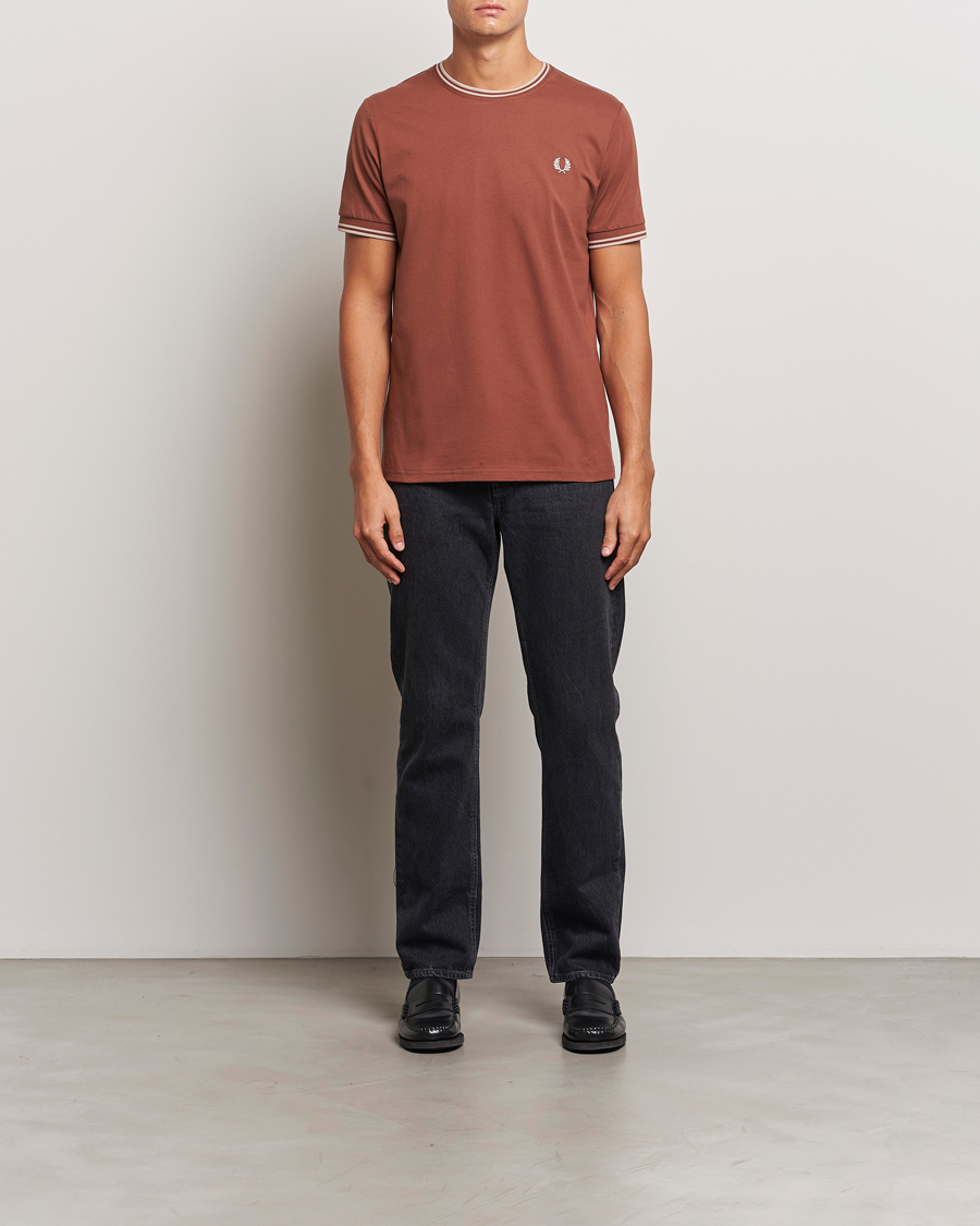 Mies | T-paidat | Fred Perry | Twin Tipped T-Shirt Whiskey Brown