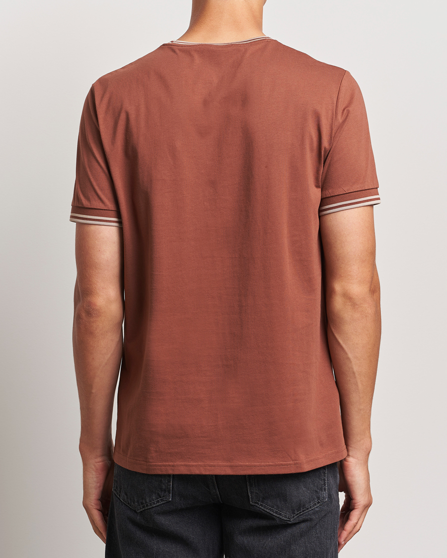 Mies | T-paidat | Fred Perry | Twin Tipped T-Shirt Whiskey Brown