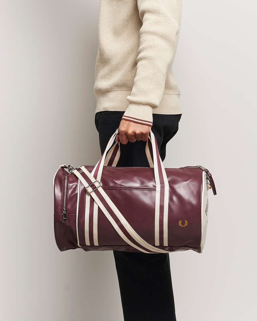 Mies | Laukut | Fred Perry | Fred PerryClassic Barrel BagOxblood/Ecru