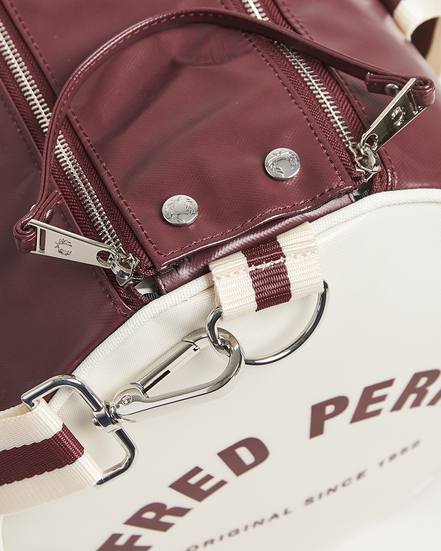 Mies | Laukut | Fred Perry | Fred PerryClassic Barrel BagOxblood/Ecru
