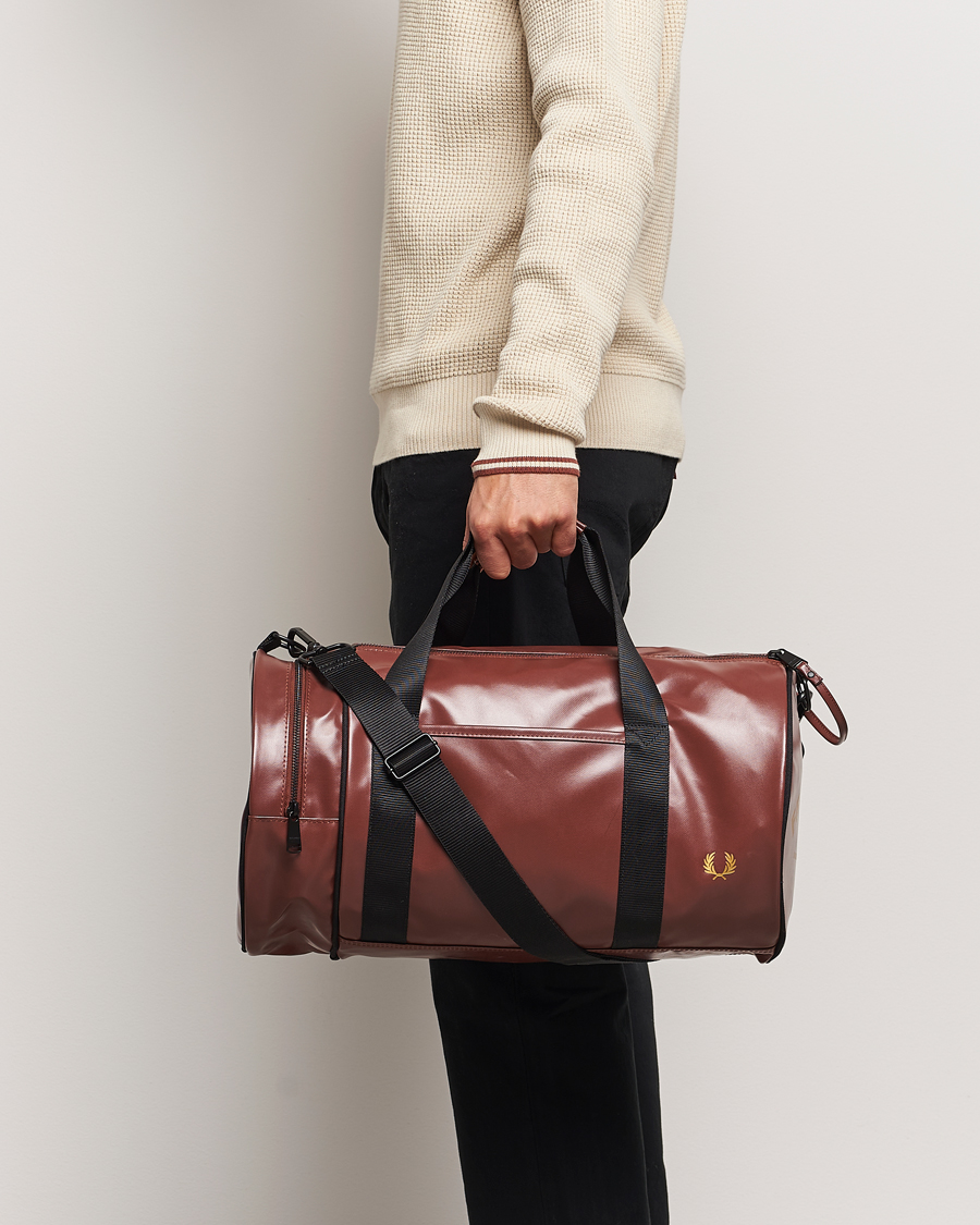 Mies | Fred Perry Tonal Classic Barrel Bag Whiskey Brown | Fred Perry | Tonal Classic Barrel Bag Whiskey Brown