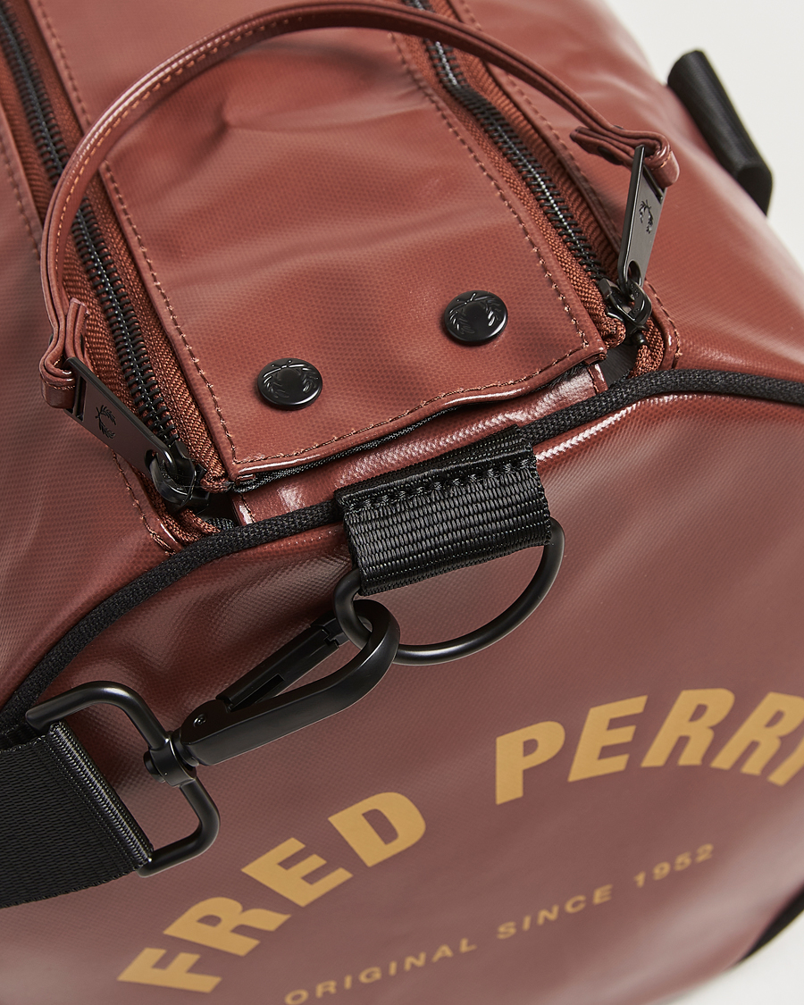 Mies | Fred Perry Tonal Classic Barrel Bag Whiskey Brown | Fred Perry | Tonal Classic Barrel Bag Whiskey Brown