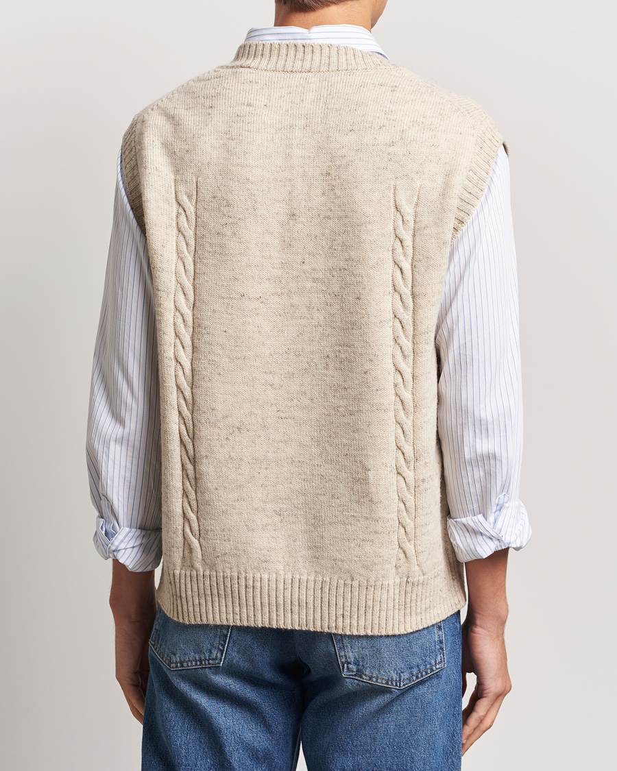 Mies | Puserot | GANT | Cable Knitted V-Neck Vest Seed Melange