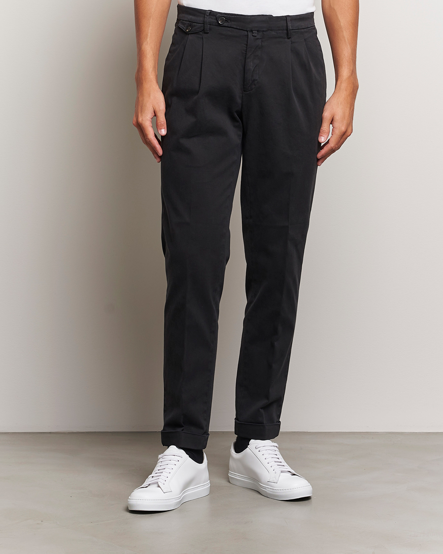 Mies | Housut | Briglia 1949 | Easy Fit Pleated Cotton Stretch Chino Black