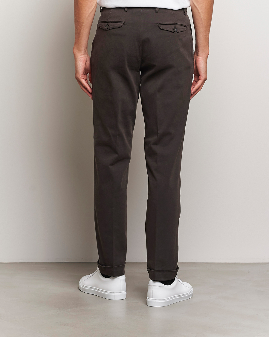 Mies | Housut | Briglia 1949 | Easy Fit Pleated Cotton Stretch Chino Dark Brown