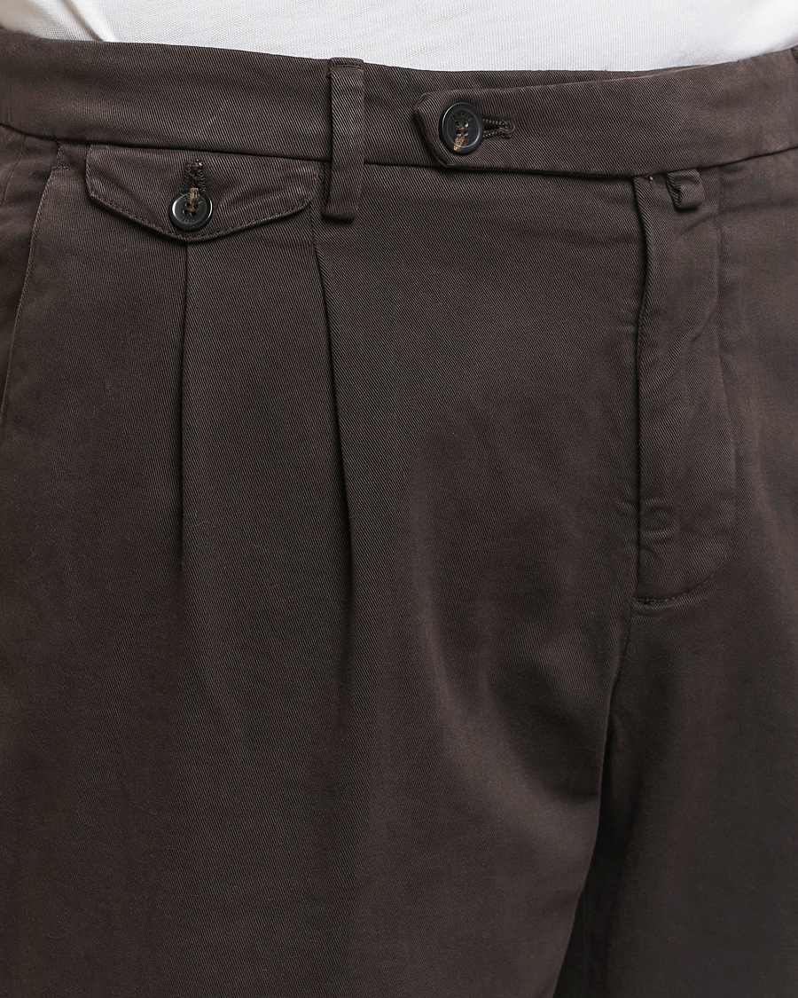 Mies | Housut | Briglia 1949 | Easy Fit Pleated Cotton Stretch Chino Dark Brown