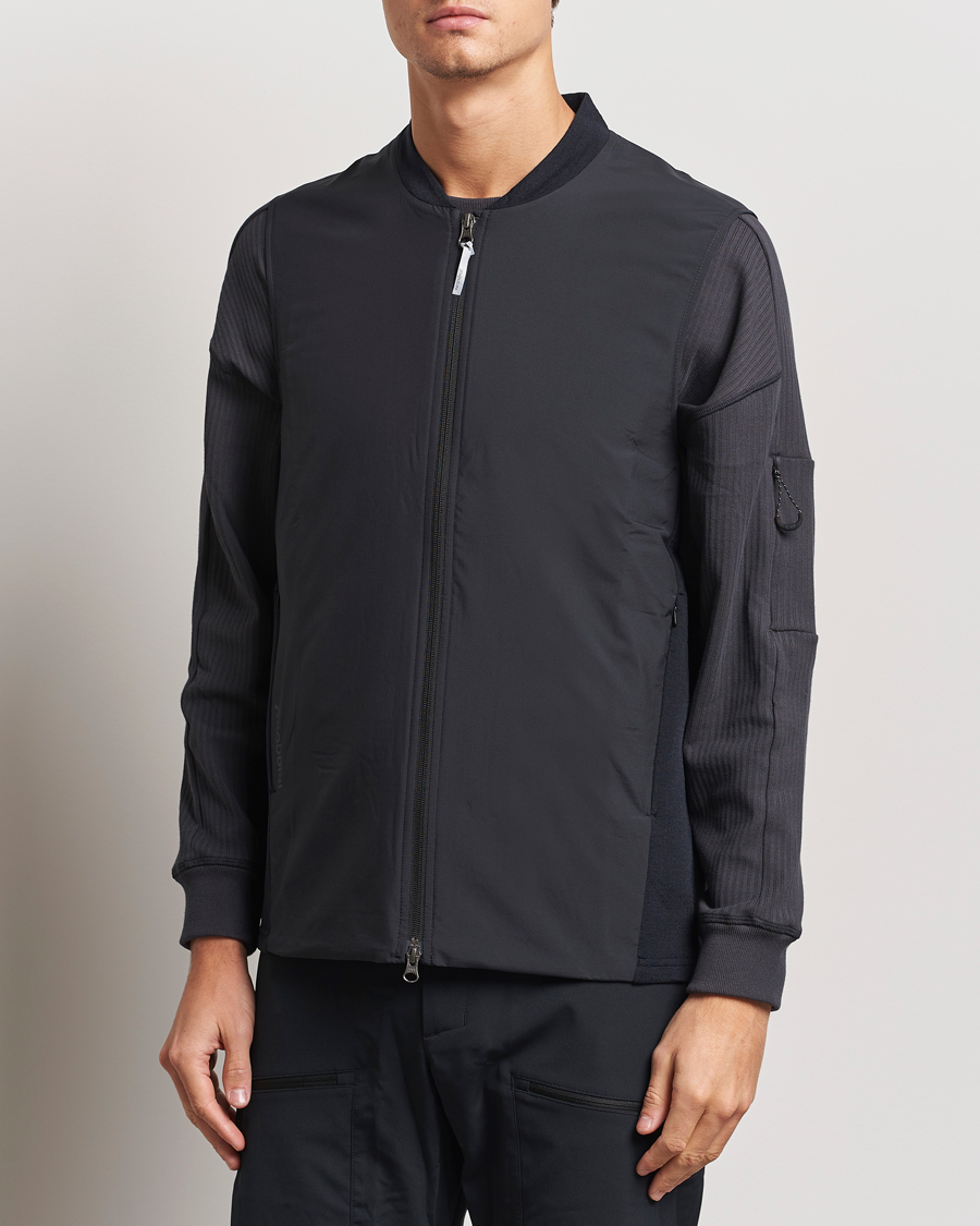 Mies | Puserot | Houdini | Moonwalk Mid Layer Vest True Black