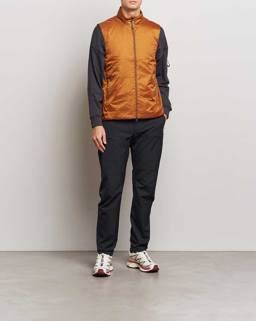 Mies | Takit | Houdini | Dunfri Primaloft Padded Vest Rust Brown