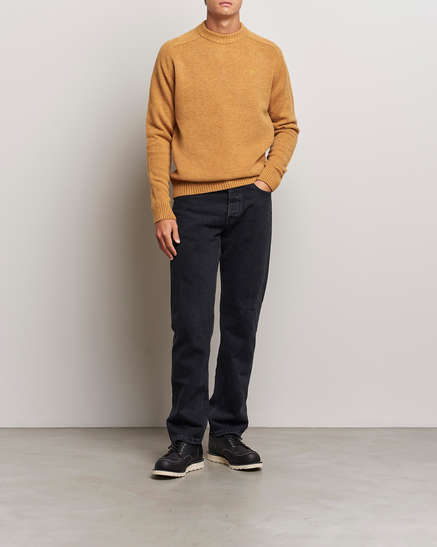 Mies | Puserot | Barbour Lifestyle | Grangetown Lambswool Crewneck Harvest Gold
