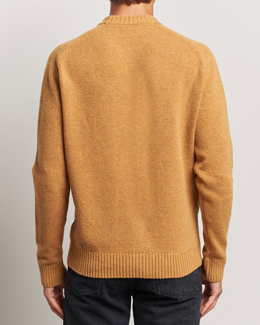 Mies | Puserot | Barbour Lifestyle | Grangetown Lambswool Crewneck Harvest Gold