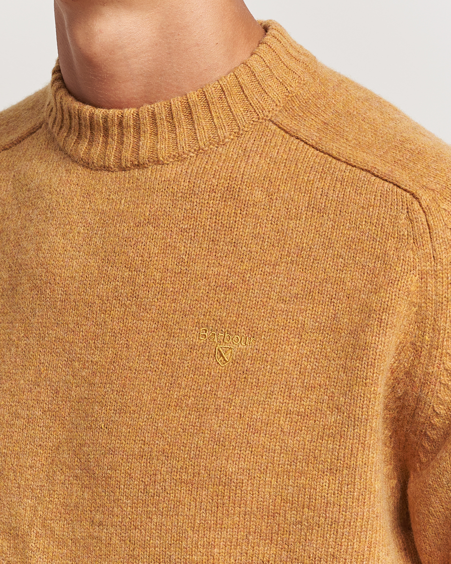 Mies | Puserot | Barbour Lifestyle | Grangetown Lambswool Crewneck Harvest Gold