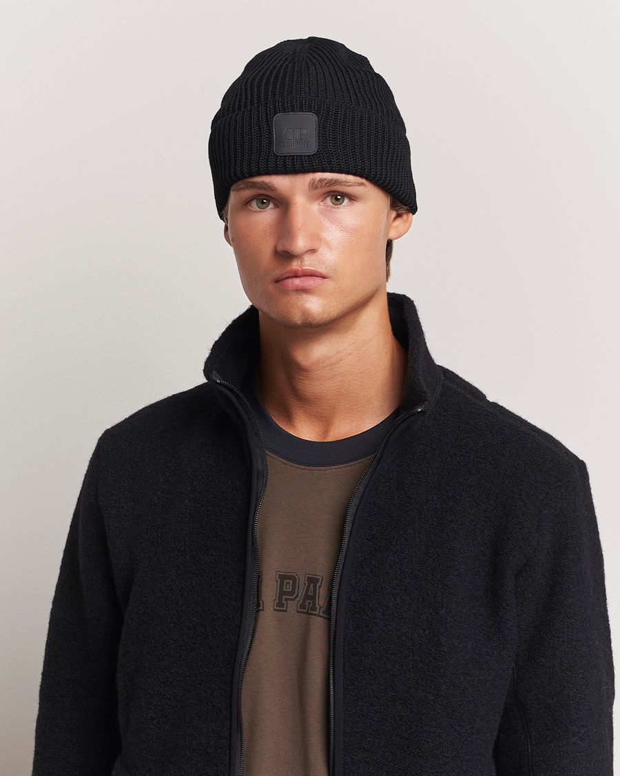 Mies | C.P. Company Metropolis Knitted Logo Beanie Black | C.P. Company | Metropolis Knitted Logo Beanie Black