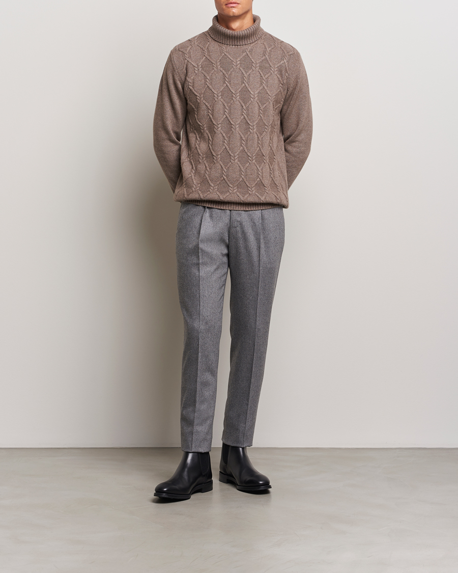 Mies | Puserot | Oscar Jacobson | Salomon Heavy Knitted Cable Rollneck Light Brown