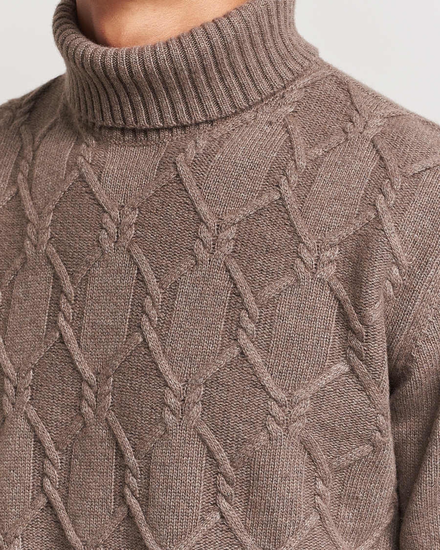 Mies | Puserot | Oscar Jacobson | Salomon Heavy Knitted Cable Rollneck Light Brown