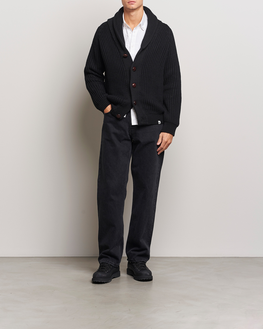 Mies | Puserot | Peregrine | Wilkinson Ribbed Wool Cardigan Black