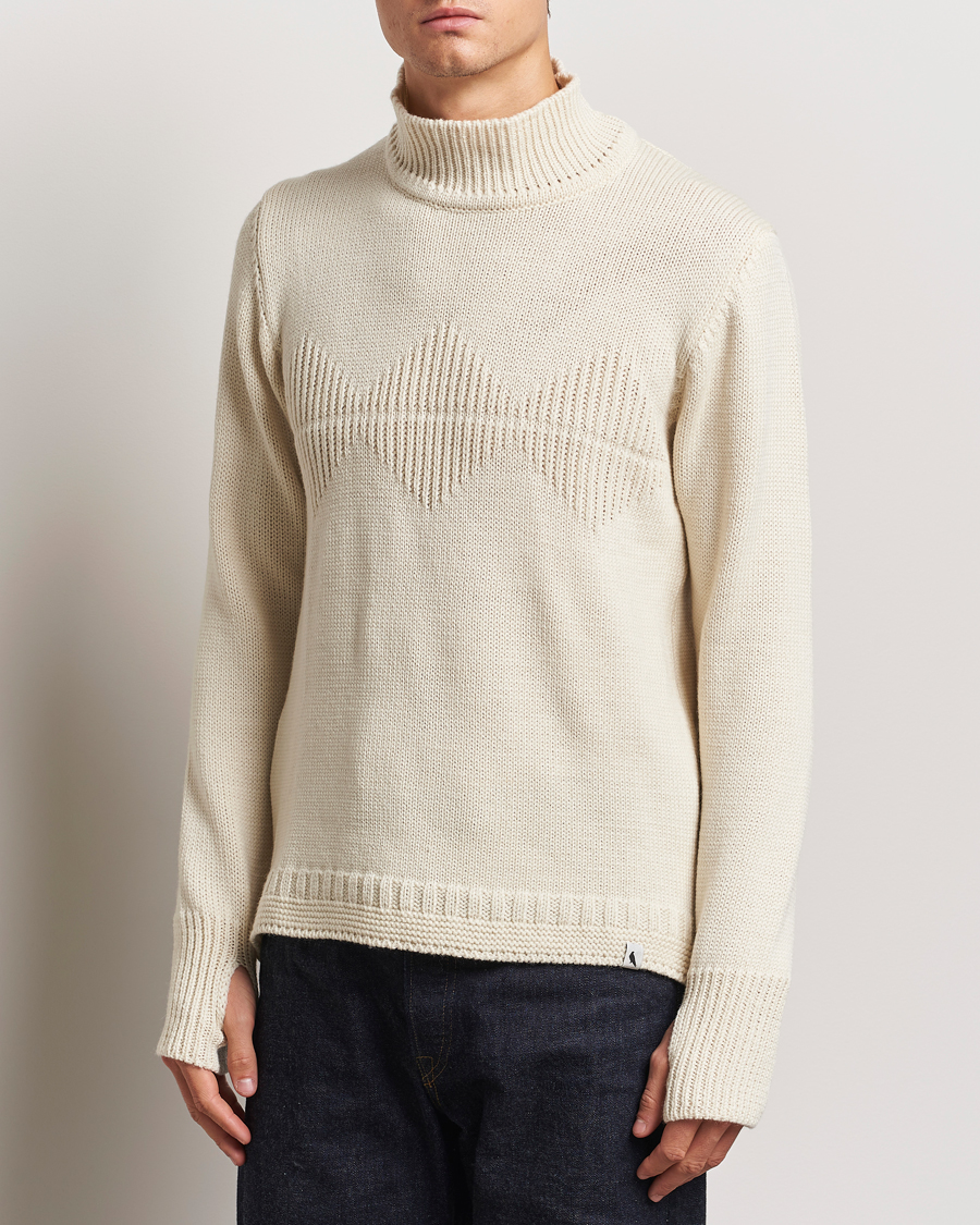 Mies | Puserot | Peregrine | Mountain Guernsey Merino Funnel Neck Cream