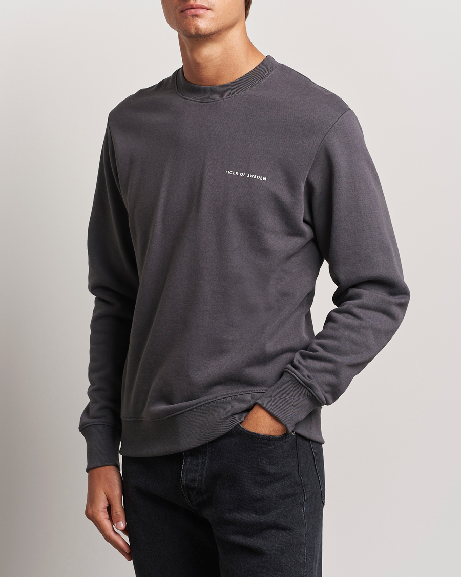 Mies | Puserot | Tiger of Sweden | Emerson Crew Neck Sweatshirt Charcoal