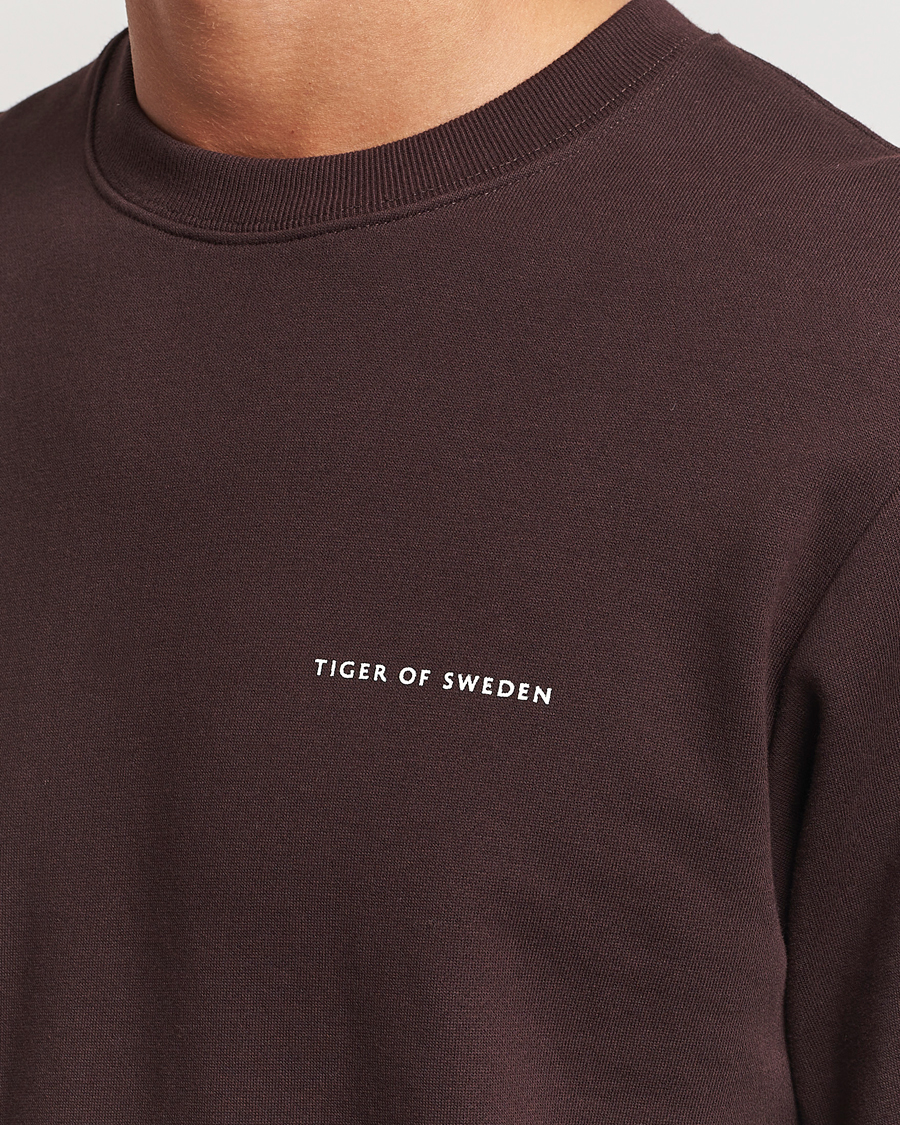Mies | Puserot | Tiger of Sweden | Emerson Crew Neck Sweatshirt Dark Chocolate