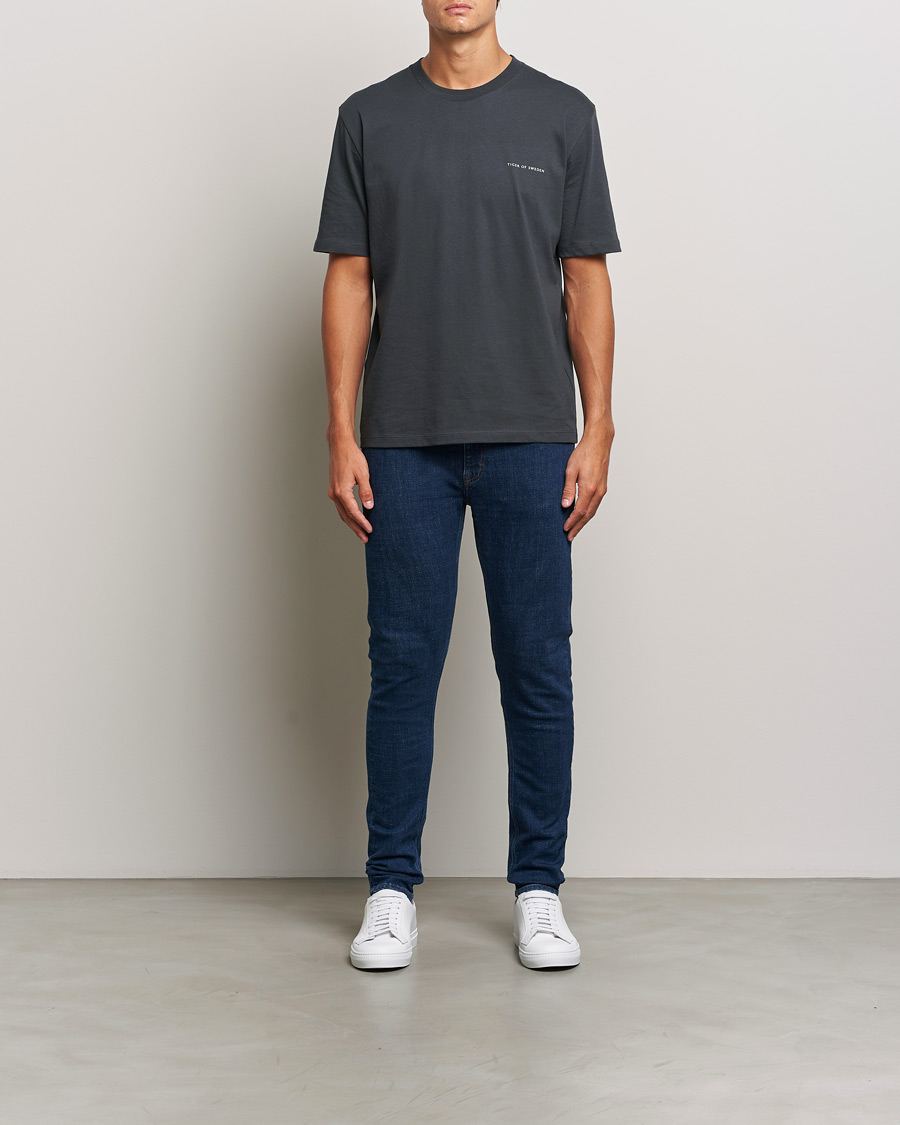 Mies | Farkut | Tiger of Sweden | Evolve Stretch Cotton Jeans Medium Blue